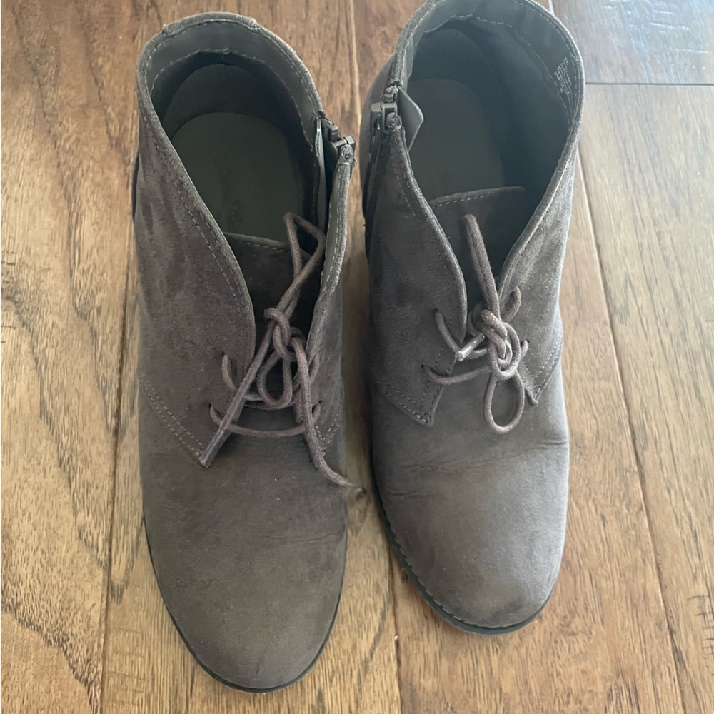Universal Thread Booties - Size 8 - Picture 3 of 11